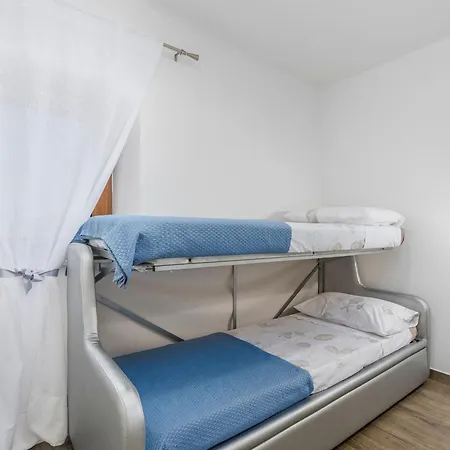 Appartement Ire 4 Persone Karšete