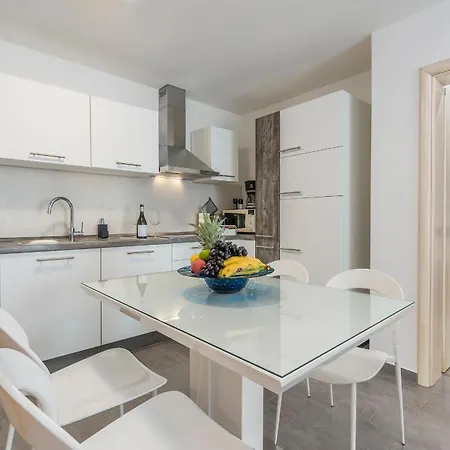 Ire 4 Persone Apartment *