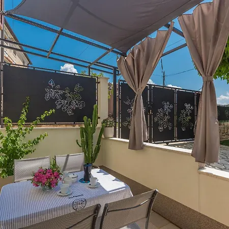 Ire 4 Persone Apartment Karsete